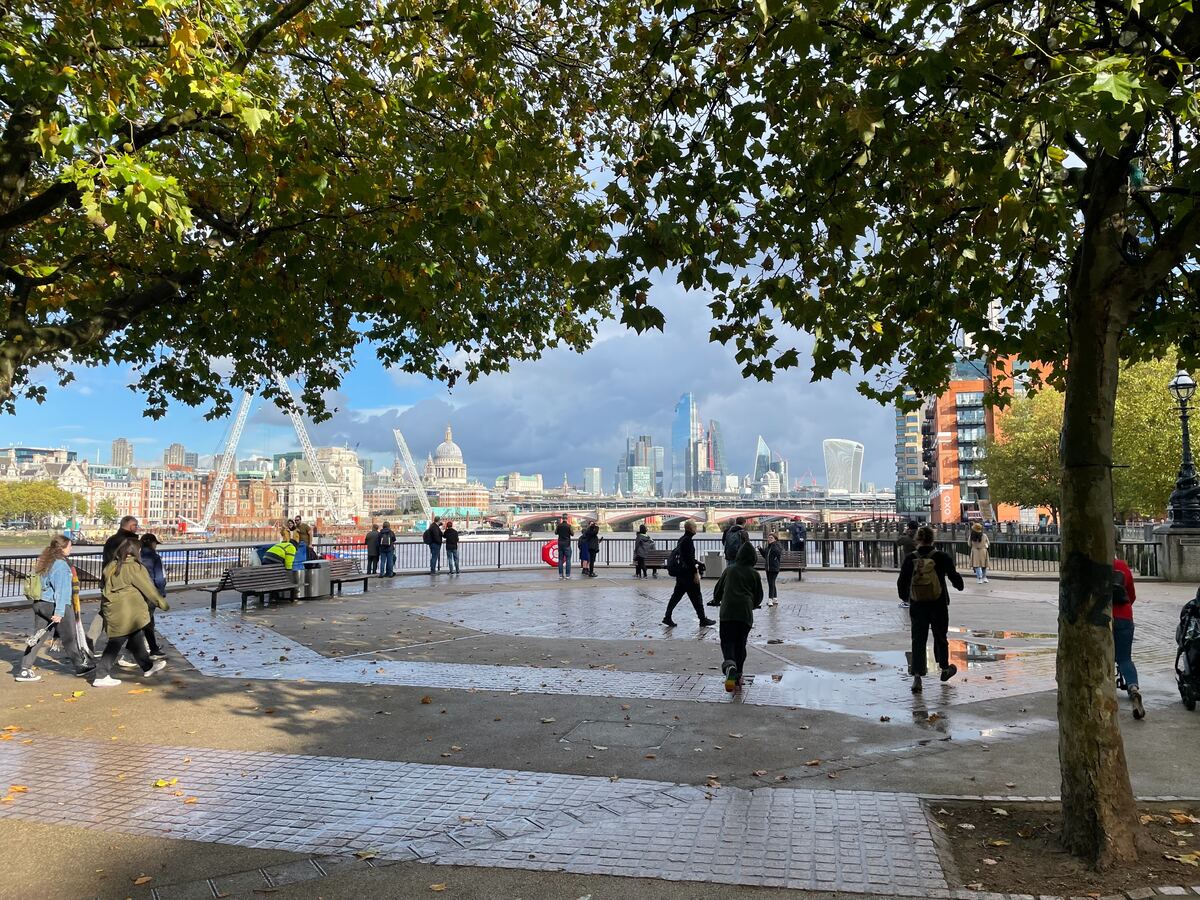 People_walking_around_with_the_London_skyline_in_the_background